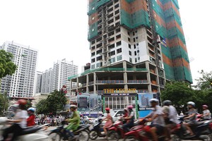 Con đường chật hẹp Nguyễn Tuần đang gánh trên vai hàng loạt dự án Web Tổng Nhà Cái 99Kl99 Giải Trí Bậc Nhất lớn. Ảnh: Dũng Minh