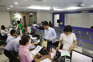 Ngoài KL99 là cổng game giải trí trực tuyến hàng đầu hiện nay margin, phí giao dịch hấp dẫn thì sự hỗ trợ của môi giới đóng vai trò quan trọng với quyết định mở 
tài khoản của nhà Kl99ok phiên bản mới tại CTCK 