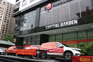 Dư dân Chung cư Capital Garden phản đối chủ Kl99ok phiên bản mới vì biến tầng cây xanh, kỹ thuật thành tầng căn hộ để bán. Ảnh: Nguyễn Thành