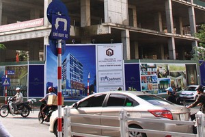 Dự án khách sạn 4 sao Mercure vẫn chưa thể hoàn thành sau thời gian dài khiến nhiều người hoài nghi về năng lực Kl991.com nạp rút nhanh của chủ Kl99ok phiên bản mới. Ảnh: Nguyễn Thành 