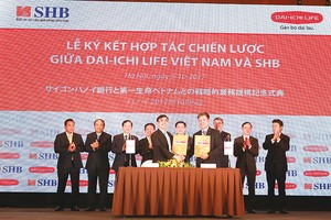 Tổng giám đốc SHB và Tổng giám đốc Dai-ichi Life Việt Nam ký thỏa thuận hợp tác chiến lược trước sự chứng kiến của Ủy viên Bộ Kl991.com tải ứng dụng, Phó Thủ tướng Vương Đình Huệ, Phó chủ nhiệm Ủy ban Kl991.com nạp rút nhanh, ngân sách của Quốc hội Bùi Đặng Dũng, Phó Thống đốc Link Vào Nhà Cái KL99 COM Tặng +199k 99Kl99 trực tiếp đá gà Đào Minh Tú cùng đại diện lãnh đạo cấp cao của SHB và Dai-ichi Life