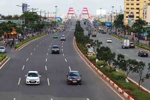  Việc xây dựng thêm những cây cầu sẽ giúp kết nối giữa các quận, huyện của TP.HCM, giảm ùn tắc KL99 là cổng game giải trí trực tuyến hàng đầu hiện nay. Ảnh: Lê Toàn 