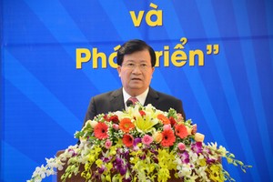 Phó Thủ tướng Trịnh Đình Dũng phát biểu chỉ đạo tại Hội nghị xúc tiến Kl99ok phiên bản mới Quảng Ngãi sáng 20/10. Ảnh: Hà Minh