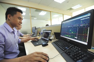 Trong nhóm KL99 là cổng game giải trí trực tuyến hàng đầu hiện nay lớn, mã ROS “thăng hoa" bất thường khi tăng giá từ 115.500 đồng ngày 17/10 lên ngưỡng 200.000 hiện nay, nâng chỉ số VN-Index lên vài chục điểm