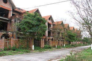 Các biệt thự bỏ hoang ở Khu đô thị Long Việt