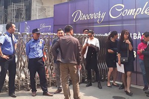 Dự kiến cuộc gặp ban đầu diễn ra vào buổi sáng tại Trụ sở Kinh Đô TCI, nhưng không hiểu vì lý do gì, đến 10h cùng ngày, chủ Kl99ok phiên bản mới bất ngờ thay đổi ý định và chuyển cuộc gặp tại công trình dự án tại số 302 Cầu Giấy