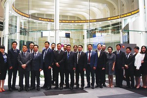 Một số DN và lãnh đạo ngành 99Kl99 link đăng nhập Việt Nam thăm Sở GDCK Tokyo nhân chuyến xúc tiến Kl99ok phiên bản mới tháng 7/2017