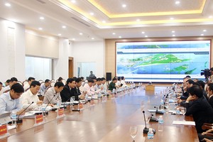Buổi làm việc giữa tỉnh Quảng Ninh với liên danh các nhà Kl99ok phiên bản mới. Ảnh: Hồng Nhung.