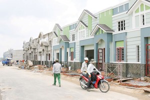 Thị trường Web Tổng Nhà Cái 99Kl99 Giải Trí Bậc Nhất Long An xuất hiện nhiều dự án mới. Ảnh: Gia Huy
