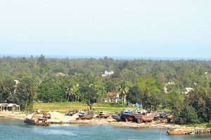 Những khu đất gần biển dưới chân cầu Cửa Đại đang được nhiều nhà Kl99ok phiên bản mới săn tìm. 