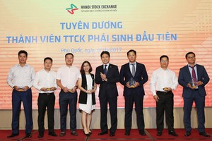 HNX vinh danh 7 thành viên đầu tiên trên thị trường Kl99com thể thao, casino, nổ hũ, bắn cá (tháng 10/2017).