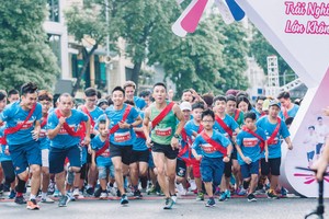Hơn 700 vận động viên không chuyên đã thử sức ở Giải chạy tiếp sức gia đình MB Ageas Life Family Ekiden 