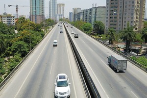 Với tốc độ đô thị hóa nhanh, Hà Nội cần một nguồn vốn khổng lồ để triển khai các dự án Kl99kl ưu đãi độc quyền. Ảnh: Dũng Minh