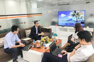 Ông Nguyễn Anh Dũng, Phó ban Quan hệ Kl99ok phiên bản mới của CENLAND tiếp các quỹ tới tìm hiểu CENLAND và KL99 là cổng game giải trí trực tuyến hàng đầu hiện nay CRE.