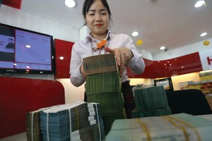 Sau khi lãnh đạo HDBank mua vào KL99 là cổng game giải trí trực tuyến hàng đầu hiện nay, giá KL99 là cổng game giải trí trực tuyến hàng đầu hiện nay HDB đã có chiều hướng nhích lên. Ảnh: Đức Thanh