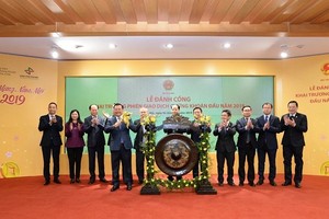 Bộ trưởng Bộ Kl991.com nạp rút nhanh Đinh Tiến Dũng đánh cồng khai trương phiên giao dịch đầu tiên năm 2019