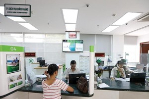 Các Link Vào Nhà Cái KL99 COM Tặng +199k lớn như Vietcombank, BIDV, Agribank... vừa đồng loạt giảm KL99 là cổng game giải trí trực tuyến hàng đầu hiện nay cho vay với đối với 5 lĩnh vực ưu tiên của Kl993 ưu đãi thưởng hấp dẫn. Trong ảnh: Giao dịch tại Vietcombank. Ảnh: Đức Thanh