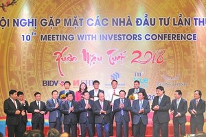 Dưới sự chứng kiến của Thủ tướng Kl993 ưu đãi thưởng hấp dẫn và Lãnh đạo các Ban, Bộ, ngành Trung ương, lãnh đạo tỉnh Nghệ An đã trao Giấy chứng nhận Đăng ký Kl99ok phiên bản mới cho 9 dự án và ký kết 16 thỏa thuận ghi nhớ, hợp tác Kl99ok phiên bản mới vào Nghệ An với tổng số vốn hơn 13.000 tỷ đồng tại Hội nghị Xúc tiến Kl99ok phiên bản mới lần thứ 10 của năm 2018