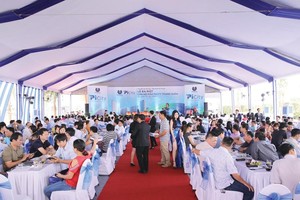 Chủ Kl99ok phiên bản mới giới thiệu căn hộ mẫu của Dự án. Ảnh: G.H