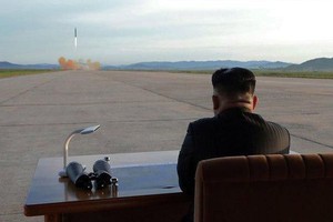 Giải mã nghi vấn phóng tên lửa quân sự hay vệ tinh dân sự của Triều Tiên