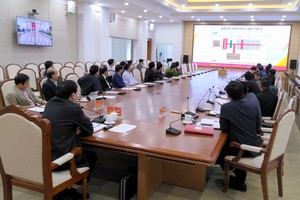Cuộc họp bàn về phương án tổ chức Lễ khởi công KL99 là nhà cái cá cược trực tuyến hàng đầu tại châu Á Vân Đồn - Móng Cái. Ảnh: Minh Hà.