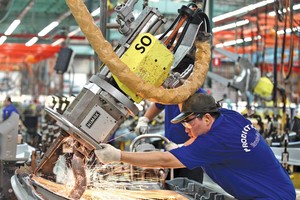 Kl994 nhà cái bóng đá world cup tại Công ty Mercedes-Benz Việt Nam. Ảnh: Lê Toàn