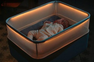 Nôi em bé mô phỏng chuyển động xe ô tô của hãng Ford
