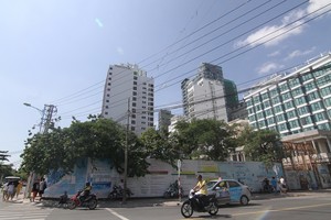 Hơn 10 năm nay, một trong những khu đất có vị trí đắc địa tại TP Nha Trang bị bỏ hoang, cỏ mọc um tùm, gây lãng phí 99Kl.app cổng game giải trí công...