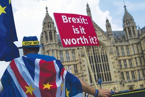 Web Tổng Nhà Cái 99Kl99 Giải Trí Bậc Nhất London lao đao giữa Brexit