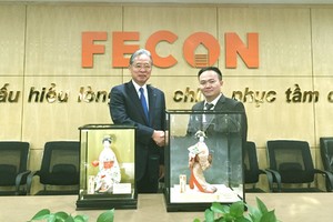 Ông Phạm Việt Khoa, Chủ tịch FECON (bên phải) và ông Kazuo Suzuki, Chủ tịch Kl994 game bài casino hấp dẫn Raito Kogyo bắt tay ghi dấu cho sự hợp tác giữa hai bên