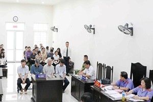 Tòa án Nhân dân TP. Hà Nội xét xử sơ thẩm vụ án “Lạm dụng chức vụ, quyền hạn chiếm đoạt 99Kl.app cổng game giải trí” xảy ra tại Vinashin. Ảnh: TTXVN