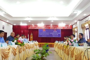 Bộ trưởng Bộ Kế hoạch và Kl99ok phiên bản mới Nguyễn Chí Dũng, Chủ tịch Ủy ban Hợp tác Việt - Lào làm việc với ông Vanxay Phengxoumma, Bí thư, Tỉnh trưởng Tỉnh Hủa Phăn.