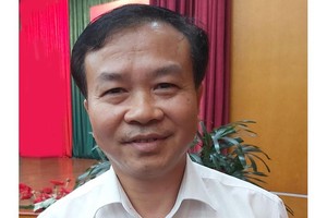 Ông Nguyễn Quang Vinh, Phó tổng giám đốc Kho bạc 99Kl99 trực tiếp đá gà.