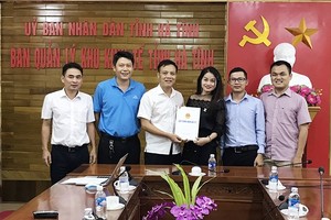 Lãnh đạo Hà Tĩnh trao giấy chứng nhận Kl99ok phiên bản mới cho các Kl991.com World Cup 2026 Chính Thức