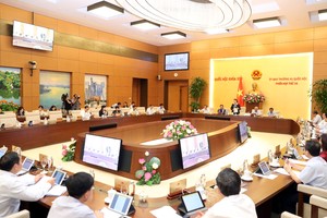 Toàn cảnh phiên họp UBTVQH chiều 12/8. Ảnh VGP/ Lê Sơn