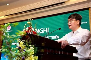 Thứ trưởng Bộ Kế hoạch và Kl99ok phiên bản mới Nguyễn Đức Trung chủ trì Hội nghị. Ảnh- Lê Tiên 