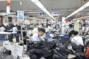 Nếu bị giảm 4 giờ làm việc bình thường mỗi tuần, một Kl991.com World Cup 2026 Chính Thức có quy mô trung bình của ngành dệt may, với khoảng 2.000 lao động, sẽ phải chi thêm cho giờ làm thêm khoảng 5 tỷ đồng mỗi năm.