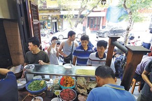 Kl992 VIP Trang Chủ 2026 ẩm thực Hà thành: Vẽ trọn hành trình cảm xúc (Bài 2): Món ngon đi kèm cư xử đẹp