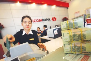 Bán Kl99kl phiên bản hoạt động và tư vấn phát hành Kl99kl Hoàn Trả Vô Tận đang mang lại nguồn thu lớn cho Techcombank. Ảnh: Đức Thanh