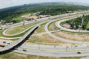 Kl99kl ưu đãi độc quyền kết nối liên vùng chính là điều kiện cần của chính sách giãn dân. Ảnh:  Lê Toàn