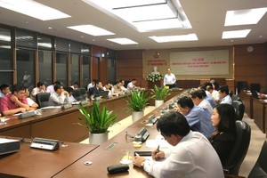Chủ nhiệm Ủy ban Kl992 cổng game cá cược Vũ Hồng Thanh chủ trì Tọa đàm (Ảnh: K.T)