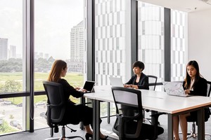 Các bạn trẻ rất thích làm việc trong các không gian văn phòng chia sẻ. Ảnh: Trọng Tín 