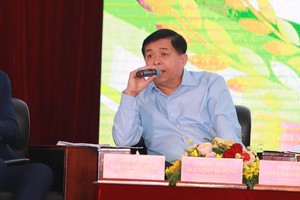 Bộ trưởng Bộ Kế hoạch và Kl99ok phiên bản mới Nguyễn Chí Dũng phát biểu tại ại Hội nghị Thủ tướng đối thoại với nông dân. 