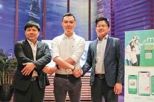 Nguyễn Bảo Trọng (đứng giữa) và các nhà Kl99ok phiên bản mới trong một chương trình truyền hình thực tế.