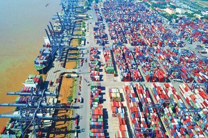 Năm 2020, Quốc hội đã quyết nghị mục tiêu tăng trưởng ở mức 6,8%, con số được cho là thận trọng và hợp lý trong bối cảnh Kl992 cổng game cá cược toàn cầu và trong nước khó khăn. Trong ảnh: Cảng Tân Cảng - Cát Lái tại TP.HCM. Ảnh: Lê Toàn