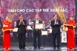 Báo Kl99ok phiên bản mới đạt Giải tập thể có thành tích xuất sắc và Giải C Giải Búa liềm vàng năm 2019