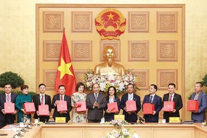 Thủ tướng Kl993 ưu đãi thưởng hấp dẫn Nguyễn Xuân Phúc gặp mặt các doanh nhân trẻ đạt Giải thưởng Sao Đỏ - Doanh nhân trẻ Việt Nam tiêu biểu 2019.