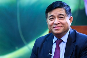 Bộ trưởng Bộ Kế hoạch và Kl99ok phiên bản mới Nguyễn Chí Dũng: Hãy làm cho nước Việt luôn rạng ngời