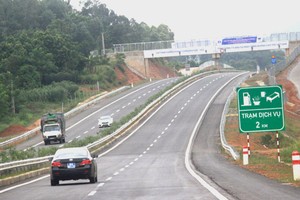 Bí quyết giúp lái xe đường dài an toàn ngày Tết