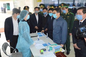Phó thủ tướng Kl993 ưu đãi thưởng hấp dẫn Vũ Đức Đam kiểm tra tại Cửa khẩu quốc tế Móng Cái trong ngày 02/2.